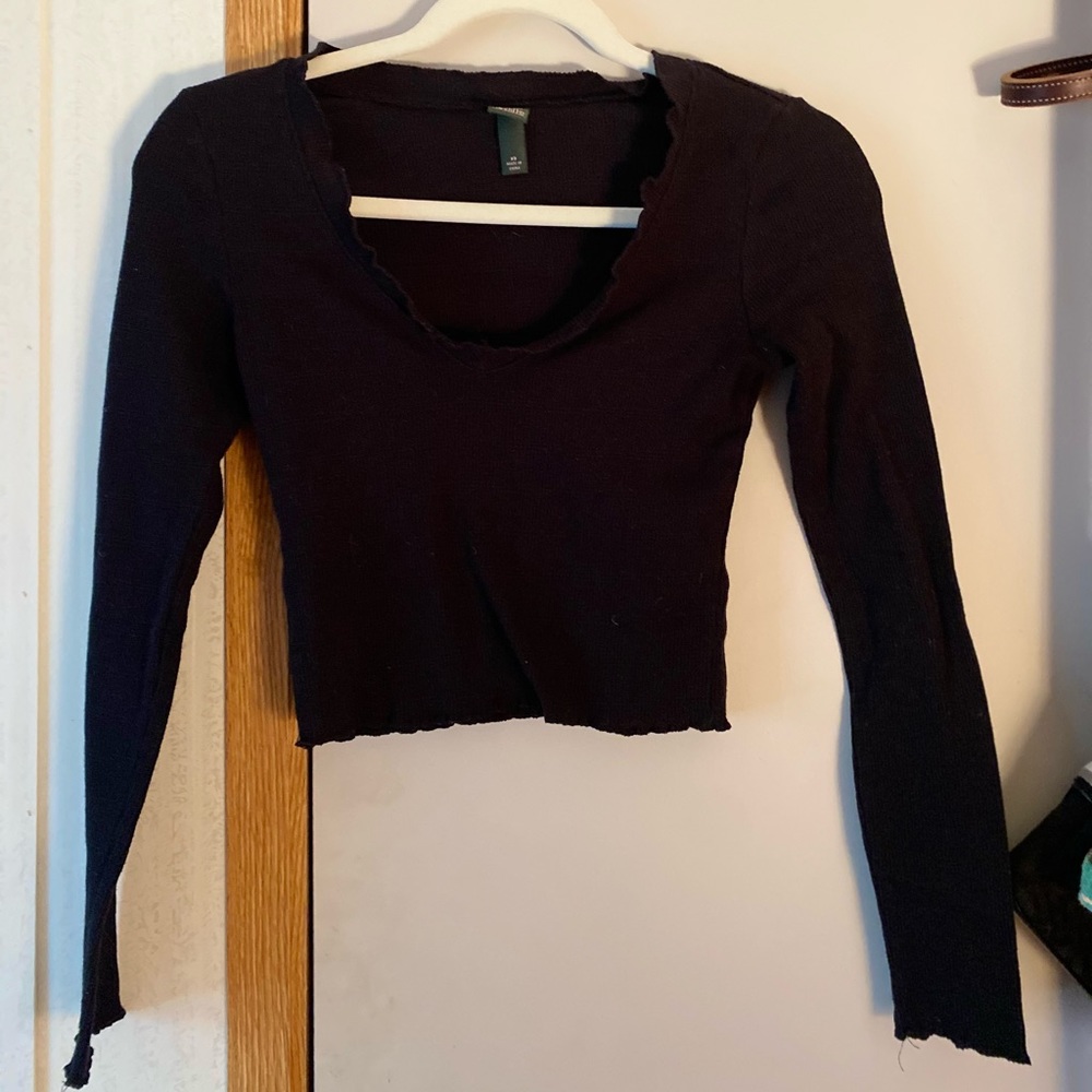 Black long sleeve crop top